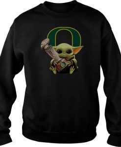 Baby Yoda Hug Oregon Ducks Cup sweatshirt